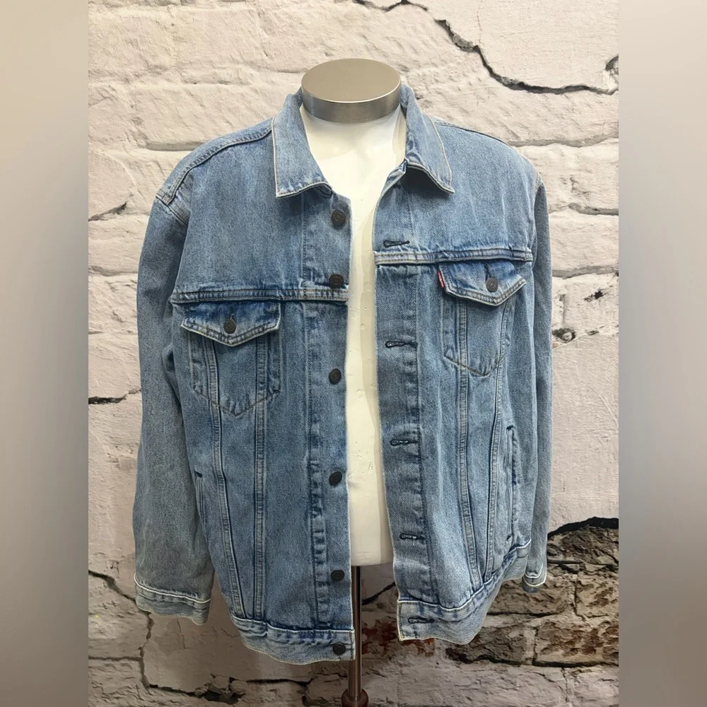 Levi's Classic Light Blue Denim Trucker Jacket Rugged Vintage Inspired Stonewash